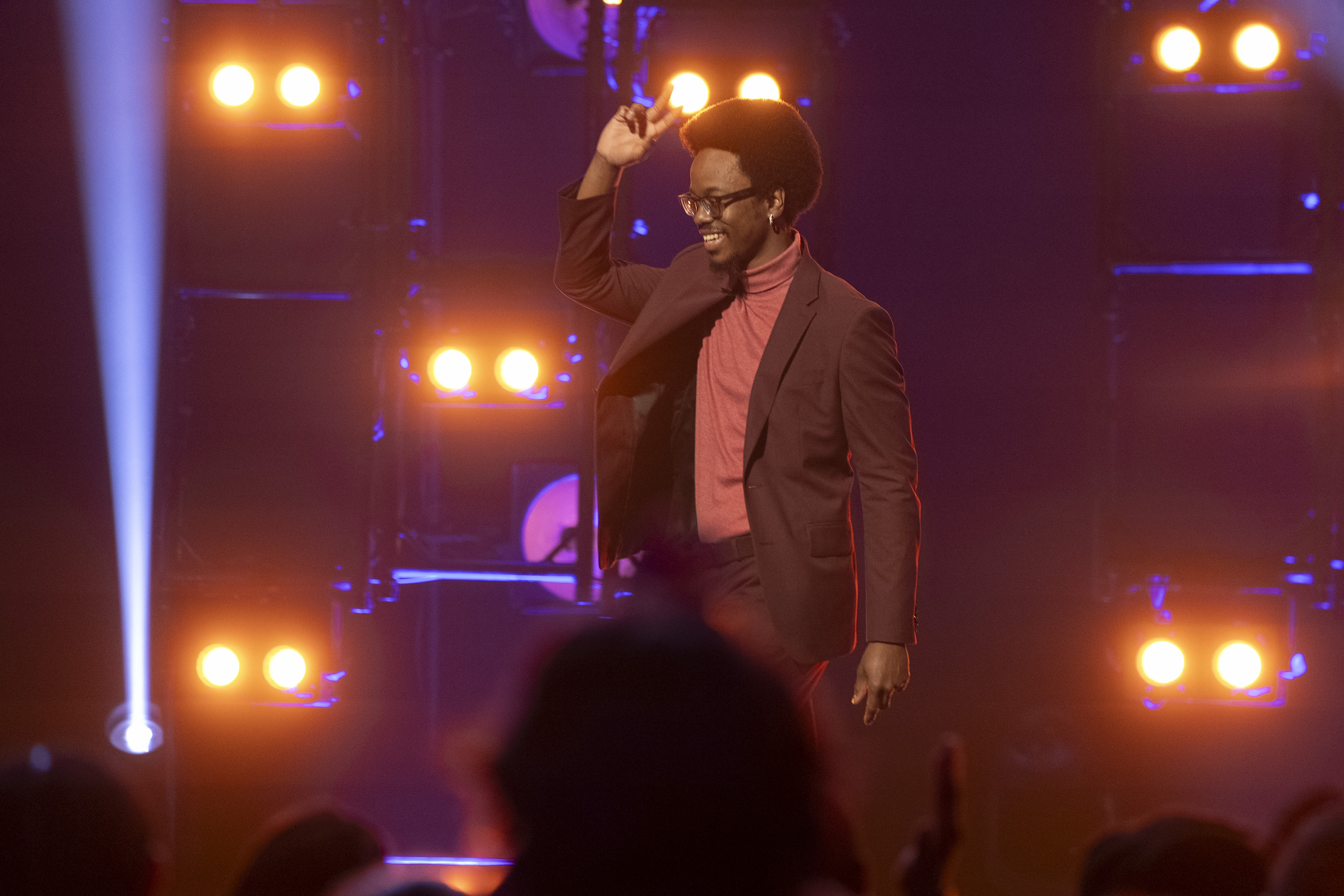 Netflix'in Yeni Komedi Yıldızı: Ron Taylor, Kevin Hart'ın 'Funny AF' Yarışmasını Kazandı! 1 NIAJ 050526 FunnyAF CP 00838