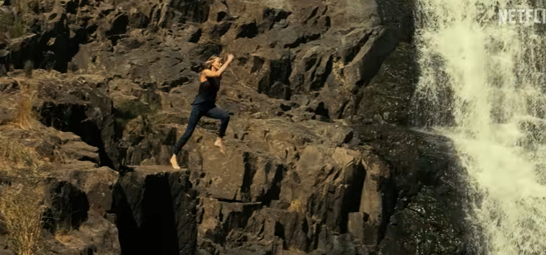 Charlize Theron'lu 'Apex', Netflix Zirvesindeki Yerini Sağlamlaştırdı! 1 apex movie2